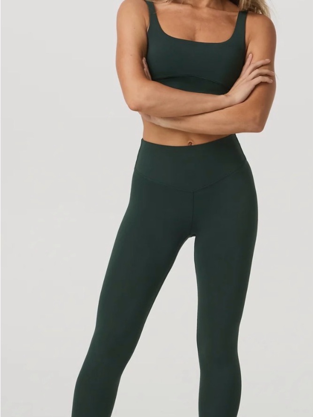 Vuori High-Rise evergreen Performance Alltheform leggings and sports bra set